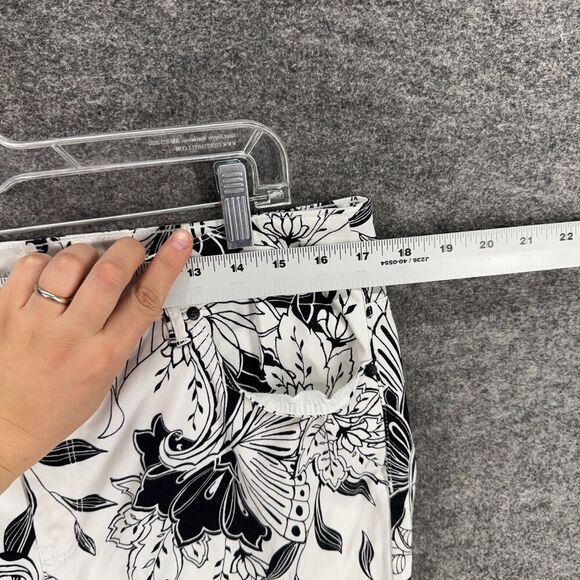 Chico's Cropped Pants Women 2 White Floral High Rise Flat Front Skinny Cotton - Picture 3 of 8